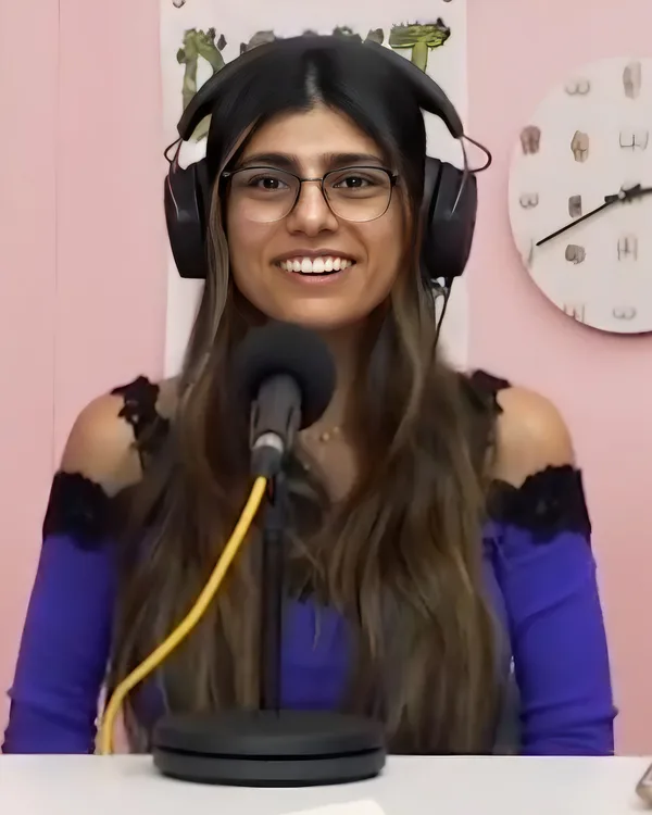 Retrato de Mia Khalifa, fotografiada por Hey B*tch! Highlights